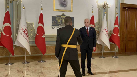 İstanbul Valisi Davut Gül Cumhuriyetin 102’inci yıldönümünde tebrikleri kabul etti