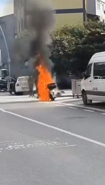 Arnavutköy’de seyir halindeki motosiklet alev aldı