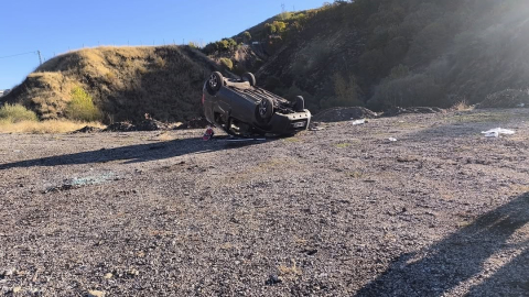 Bingöl’de hafif ticari araç takla attı: 5 yaralı