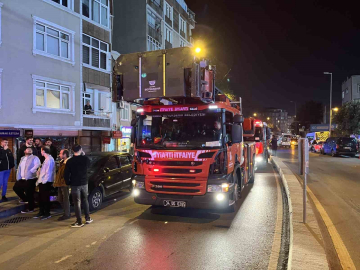 Esenler’de 5 katlı binada yangın: 15 kişi dumandan etkilendi