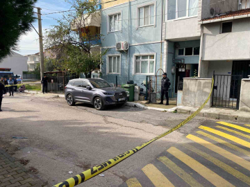 Eşini bıçaklayarak öldürdükten sonra kendini yaraladı