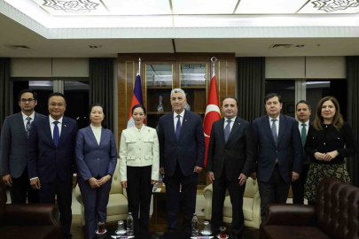 Ticaret Bakanı Bolat, Kamboçya Ticaret Bakanı Nimul ile bir araya geldi