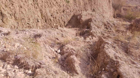 Ankara’da toprak kayması meydana gelen yol trafiğe kapatıldı