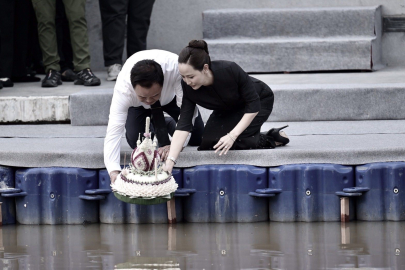 Tayland’da Yüzen Fener Festivali