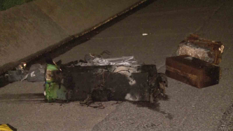 Kuzey Marmara Otoyolu’nda kamyonun lastiğinde başlayan yangın, dorseyi kullanılamaz hale getirdi