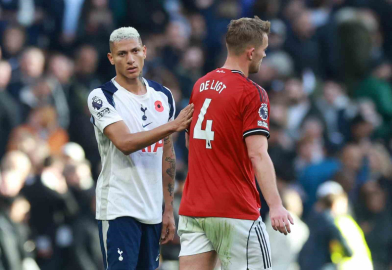 Goller son dakikalarda geldi, Tottenham ile Manchester United berabere kaldı