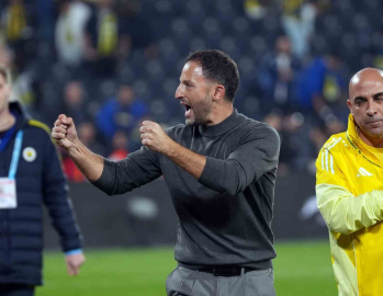 Tedesco, galibiyet sonrası tribünleri turladı