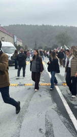 beIN  Sports’un Ayazağa’daki televizyon binasını silahlı bir kişi girdi. Müzakereci polislerin şahsı ikna çabalarının sürdüğü öğrenildi.