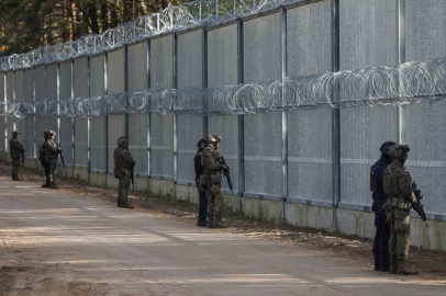 Polonya, Belarus sınırına yeni bariyer inşa edecek