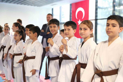 Aliağa Belediyesi Karate Kursu’nda 75 sporcu yeni kuşağına kavuştu