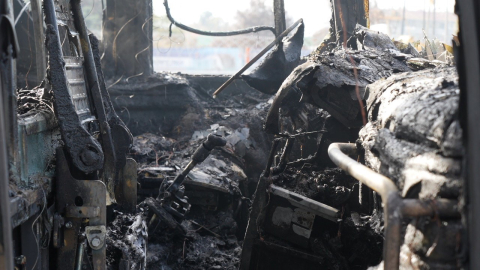 Yolcu otobüsü alevlere teslim oldu: Araç demir yığınına döndü