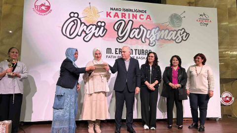 Fatih’te Örgü Festivali’nde dereceye giren yarışmacılar ödüllerini aldı