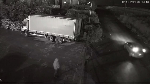 Arnavutköy’de fabrikaya kurşun yağmuru kamerada: 20 bin lira için tetikçi tuttu