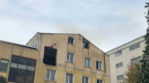 Güngören’de tekstil fabrikası alev alev yandı: O anlar kamerada