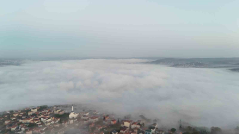 İstanbul Boğazı sisle kapandı, ortaya kartpostallık manzaralar çıktı