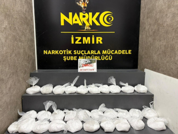 İzmir’de zehir tacirlerine çifte darbe