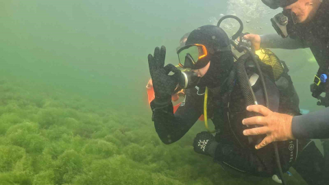 Belediye başkanı dalgıç kıyafeti giydi, dibe indi: Gördüğü manzara şaşırttı