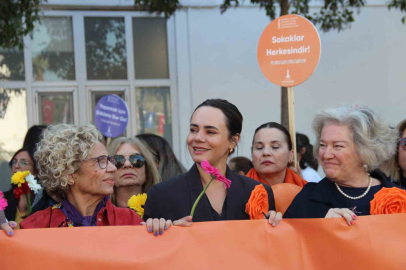 İzmirli kadınlardan ’turuncu’ yürüyüş