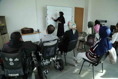 Engelsiz Yaşam Merkezi’nde dezavantajlı bireyler sosyal ve kültürel faaliyetlerle destekleniyor