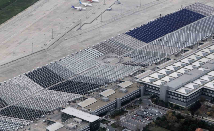 Atatürk Havalimanı’nda teslime hazır binlerce araç tek karede görüntülendi