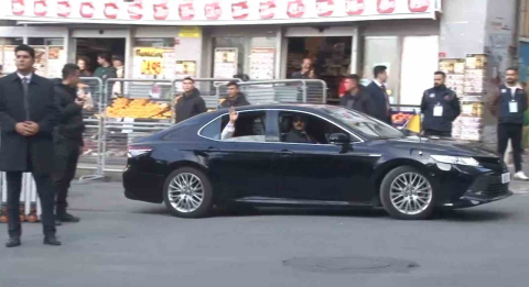 Papa 14. Leo, Bomonti’deki Fransız Fakirhanesi’ni ziyaret etti