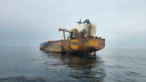 Vurulan tanker KAIROS’ta sızıntı tespit edildi