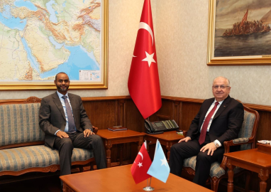 Bakan Güler, Somali Limanlar ve Deniz Ulaştırma Bakanı Abdülkadir Muhammed Nur ile bir araya geldi