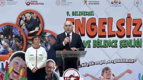 Fatih’teki şenliğe katılan engelli çocuklar gönüllerince eğlendi