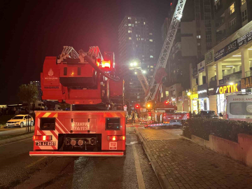 Başakşehir’de restoran yangını: Binayı dumanlar sardı, mahsur kalanları itfaiye kurtardı