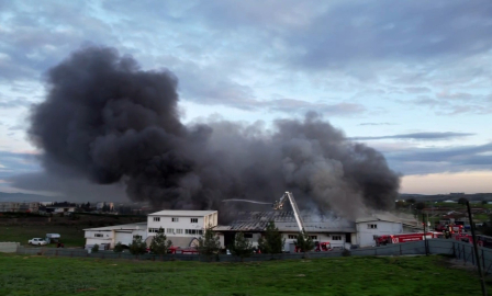Tuzla’da kauçuk fabrikasında korkutan yangın