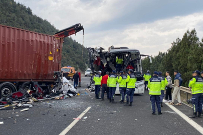 Osmaniye'de yolcu otobüsü tıra çarptı: 6 ölü, 11 yaralı
