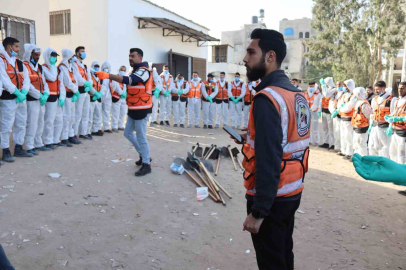 Gazze’deki Şifa Hastanesi’nin avlusuna gömülen 98 cenaze kimlik tespiti için çıkarıldı