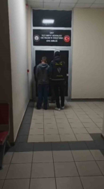 Kocaeli’de duvarlara yasa dışı bahis reklamı yazan 2 şüpheli yakalandı