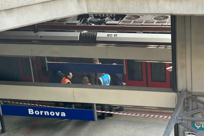 İzmir'de metro raydan çıktı