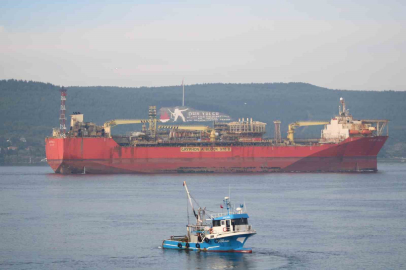 Çanakkale Boğazı’ndan yüzer üretim, depolama ve boşaltma gemisi geçti