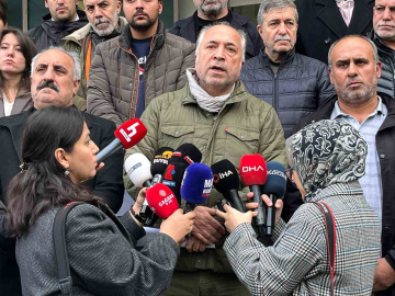 Kocaeli’deki fabrika yangınında ölenlerin yakınlarından SGK önünde açıklama