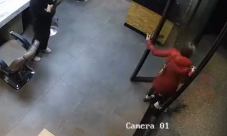 Esenyurt’ta kuaförde işlem yaptıran kadın ’kartımı arabada unuttum’ bahanesiyle kaçtı