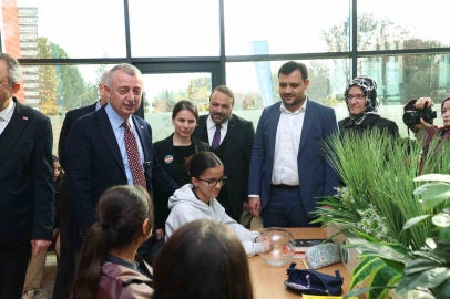 Başkan Büyükakın: "Kütüphanelerde gençlerimizi geleceğe hazırlıyoruz"