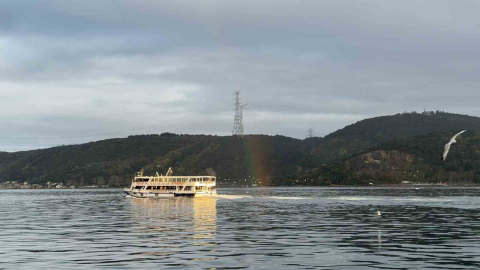 İstanbul Boğazı’nda gökkuşağı şöleni