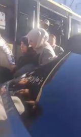 Küçükçekmece’de minibüsten yaşlı kadın düştü