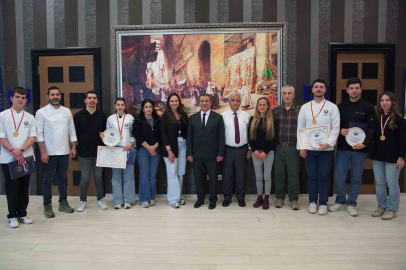İGÜ öğrencilerinden Uluslararası Gastronomi Festivali’nde altın madalya başarısı