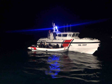 İzmir’de 24 saatte 99 göçmen, 3 kaçakçı yakalandı