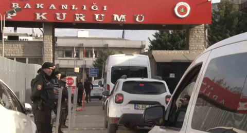 Sadettin Saran, saç ve kan örneği vermek üzere Adli Tıp Kurumuna getirildi