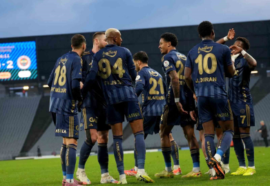Fenerbahçe, ligde ilk yarıyı namağlup kapattı