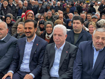 Eyüpsultan’da Karadeniz rüzgarı esti: Vatandaşlara 1 ton hamsi ikram edildi