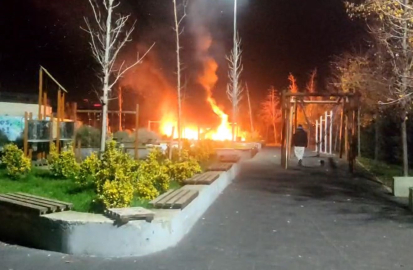 Beylikdüzü’nde çocuk parkı alev alev yandı