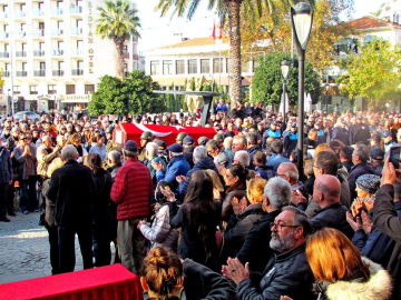 Çeşme’nin eski Belediye Başkanı Tütüncüoğlu, son yolculuğuna uğurlandı