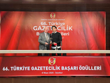 İstanbul Cumhuriyet Başsavcılığı tarafından yürütülen soruşturmalar kapsamında gazeteci Emrullah Erdinç gözaltına alındı.