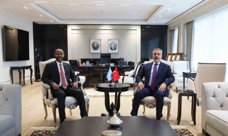 Bakan Fidan, Somali Limanlar ve Deniz Ulaştırma Bakanı Nur ile bir araya geldi