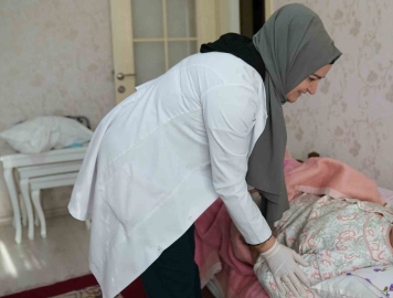 Gölbaşı Belediyesi bakıma muhtaç vatandaşların yanında olmaya devam ediyor